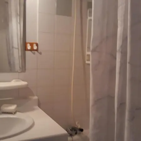 Situe Au Sein D'une A Pour 4 A 6 Personnes, 1 Chambre, 1 Mezzanine * Bareges