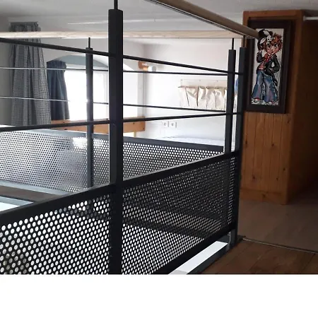 Situe Au Sein D'une A Pour 4 A 6 Personnes, 1 Chambre, 1 Mezzanine